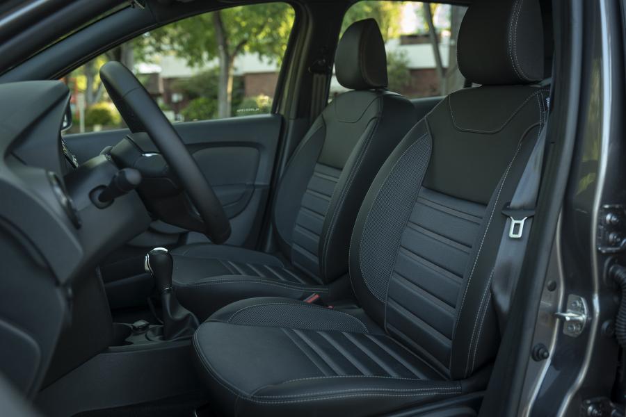 Интерьер Renault Logan 2019 года  (LA) (фото 34 из 37)